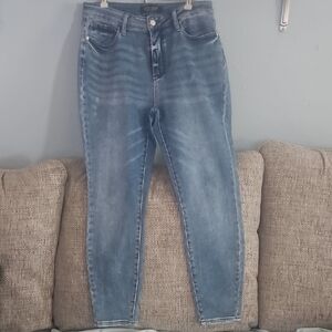 Judy Blue High-Rise Skinny Jeans in Washed Blue